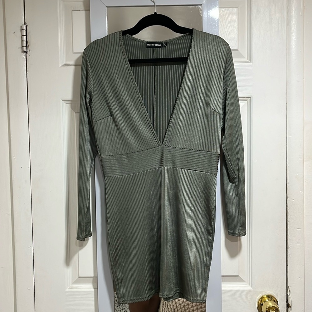 V neck cut out dress